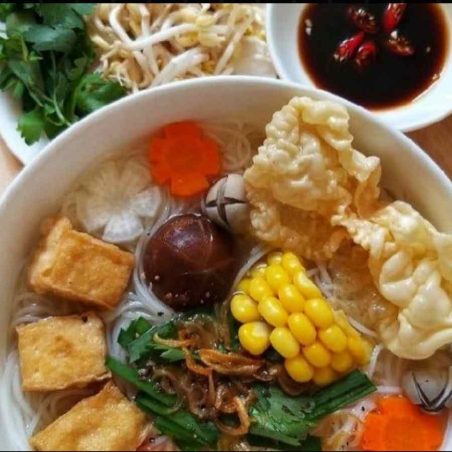 Binh Tay Hu Tieu Chay Vegan Rice Noodles (Bowl) 75g - Image 3
