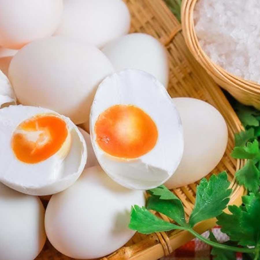 Golden Bai Wei Cooked Salted Duck Eggs 360g (Trung Vit Muoi) - Image 3