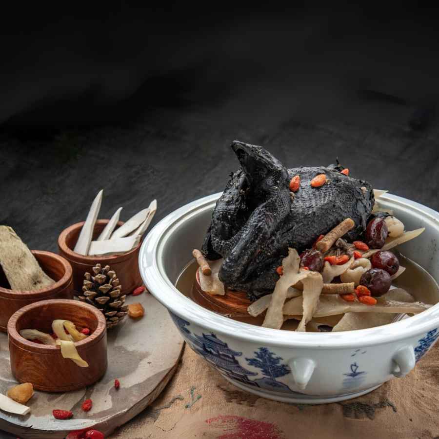 Golden Bai Wei Stewed Chicken Soup Stock With America Ginseng (Sup Ga Sam Tiem Thao Moc) - Image 2